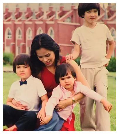 伊夫聖羅蘭傳 视频截图